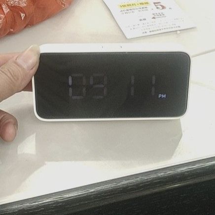 灯板老化：亮度严重衰减几乎看不清